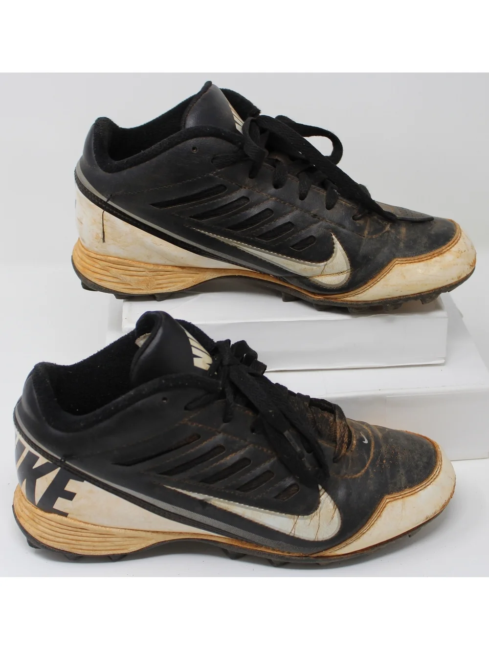 Nike Land Shark Football Cleats Youth Boys Size 5 Y Black & White Baseball Shoes